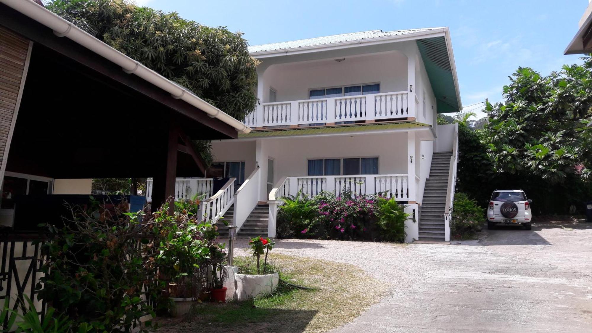 Divers Lodge Guest House Beau Vallon  Room photo