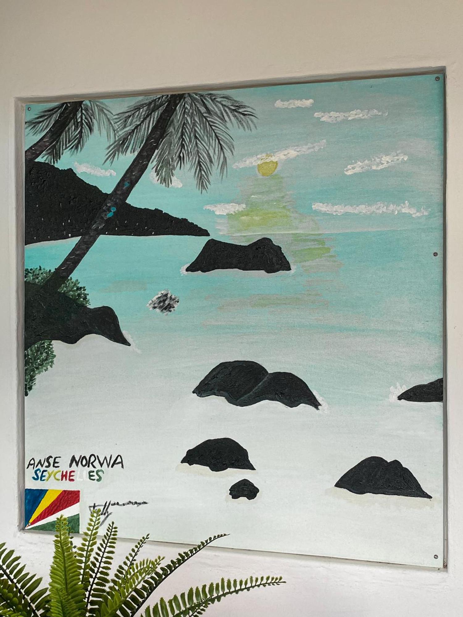 Divers Lodge Guest House Beau Vallon  Exterior photo