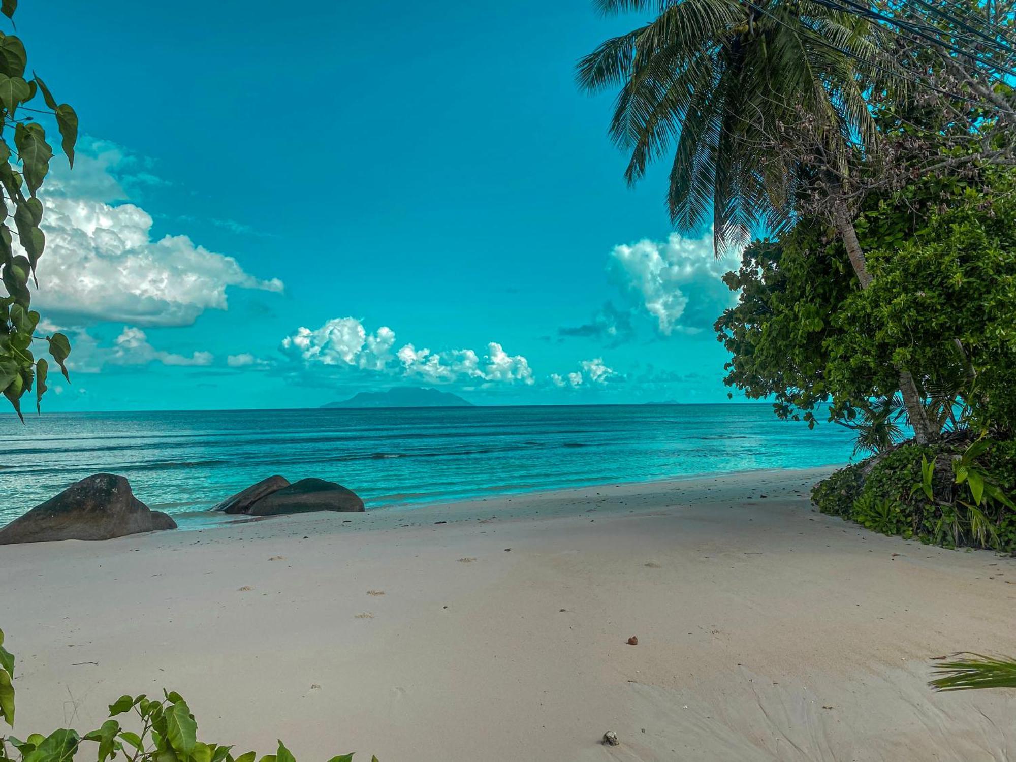 Divers Lodge Guest House Beau Vallon  Exterior photo