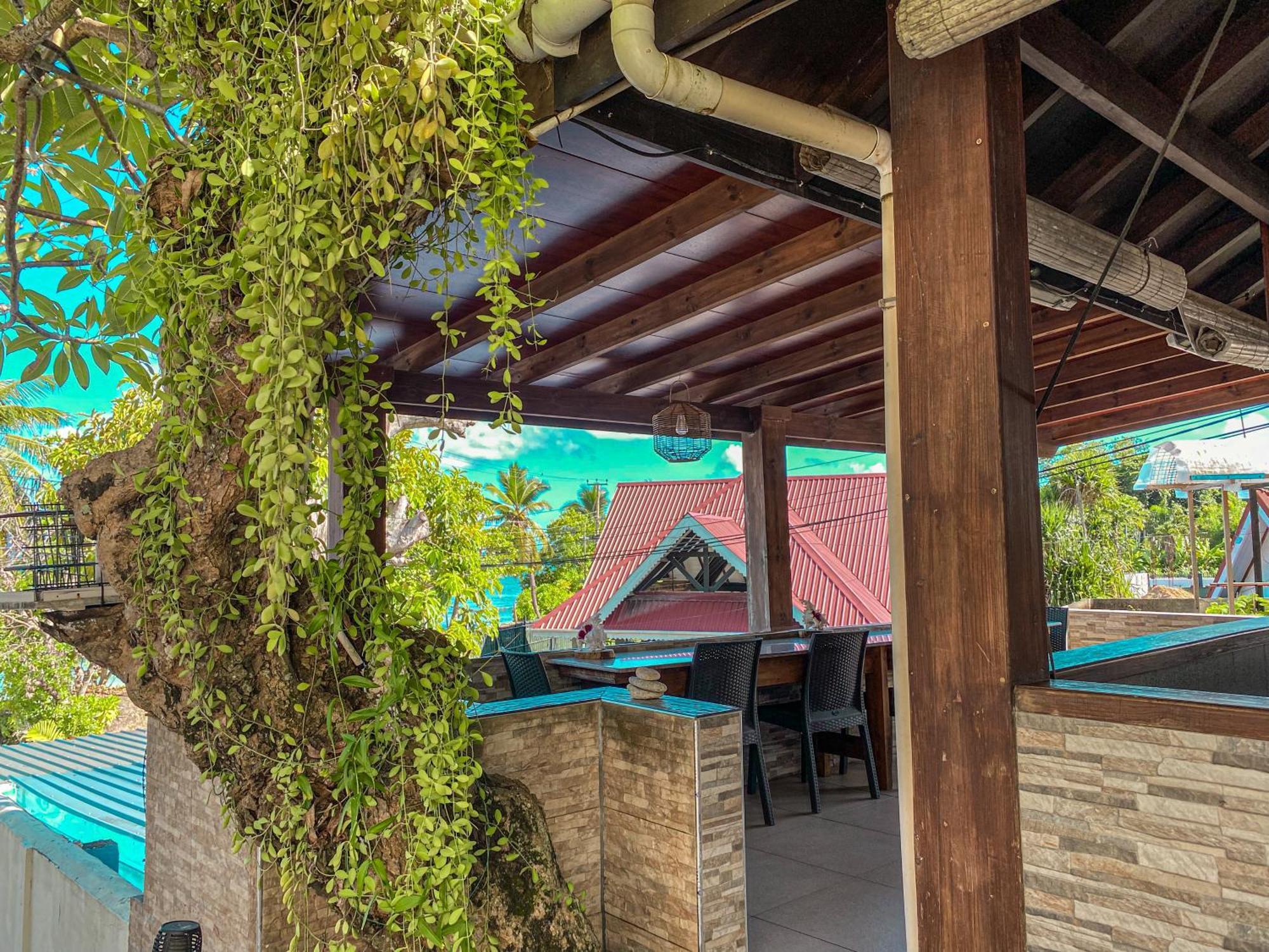Divers Lodge Guest House Beau Vallon  Exterior photo
