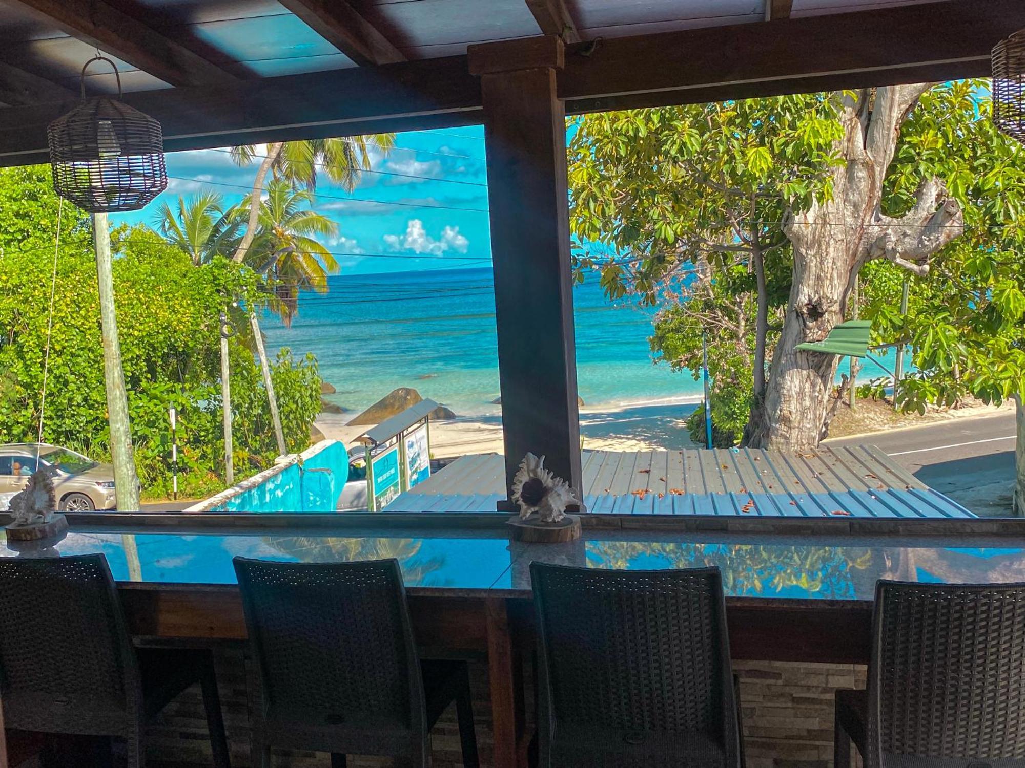 Divers Lodge Guest House Beau Vallon  Exterior photo