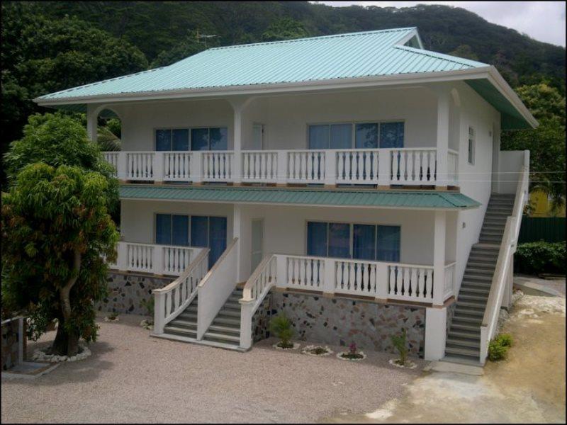 Divers Lodge Guest House Beau Vallon  Exterior photo