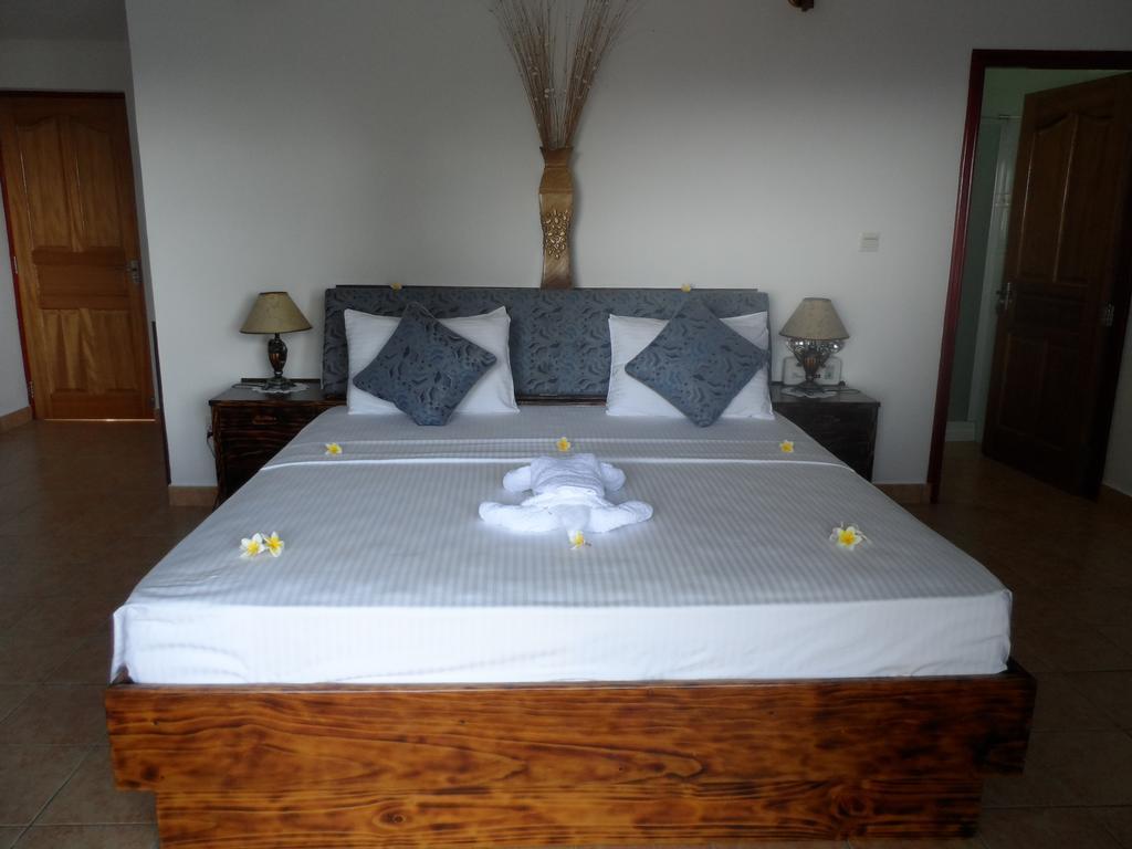 Divers Lodge Guest House Beau Vallon  Exterior photo