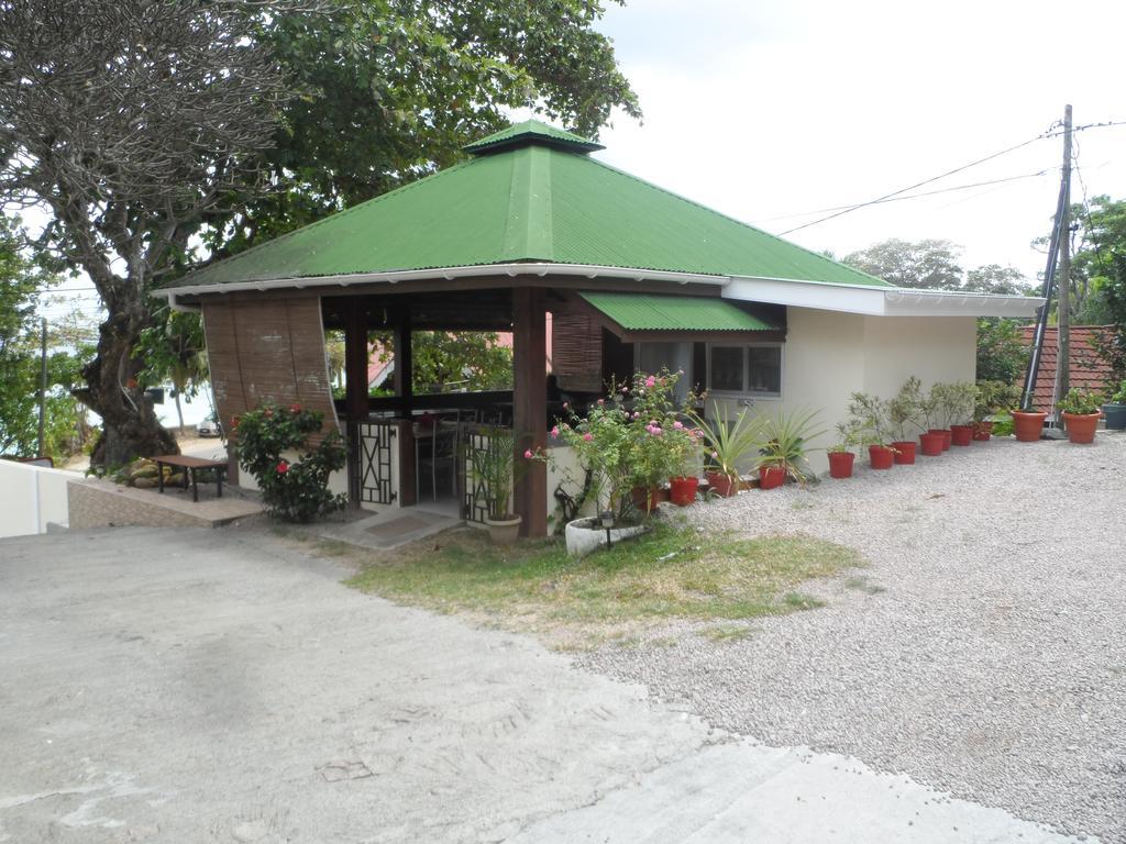 Divers Lodge Guest House Beau Vallon  Exterior photo