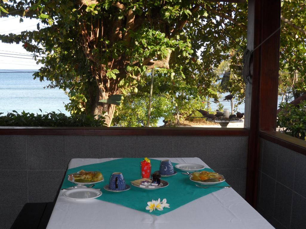 Divers Lodge Guest House Beau Vallon  Exterior photo