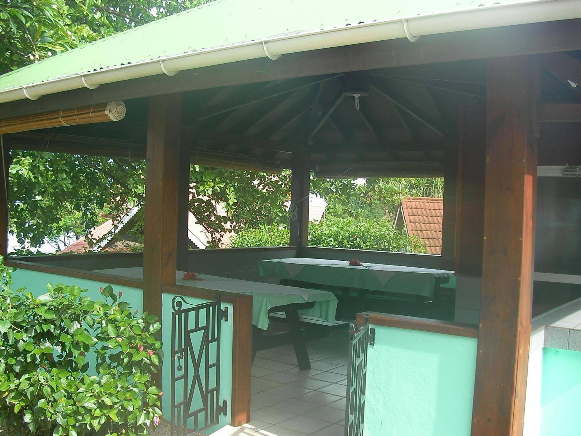 Divers Lodge Guest House Beau Vallon  Exterior photo