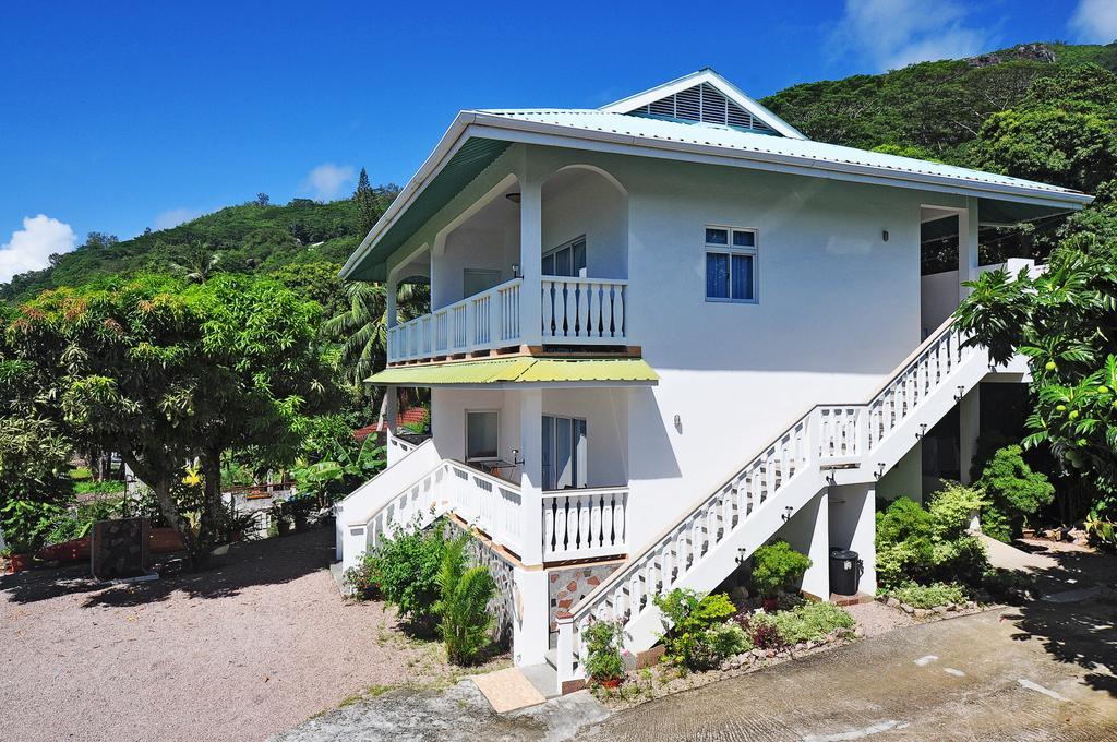 Divers Lodge Guest House Beau Vallon  Exterior photo