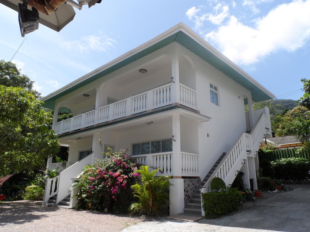 Divers Lodge Guest House Beau Vallon  Exterior photo