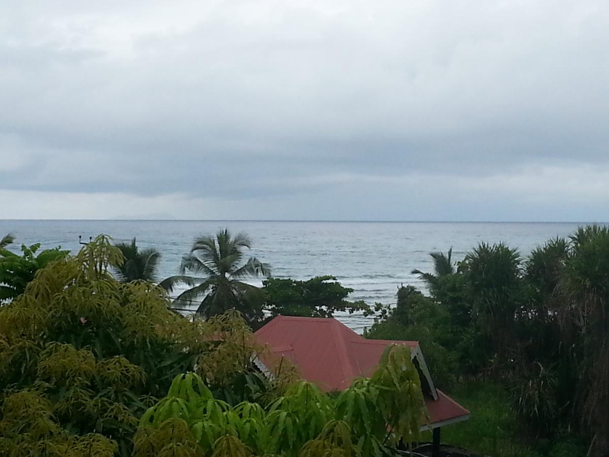 Divers Lodge Guest House Beau Vallon  Exterior photo