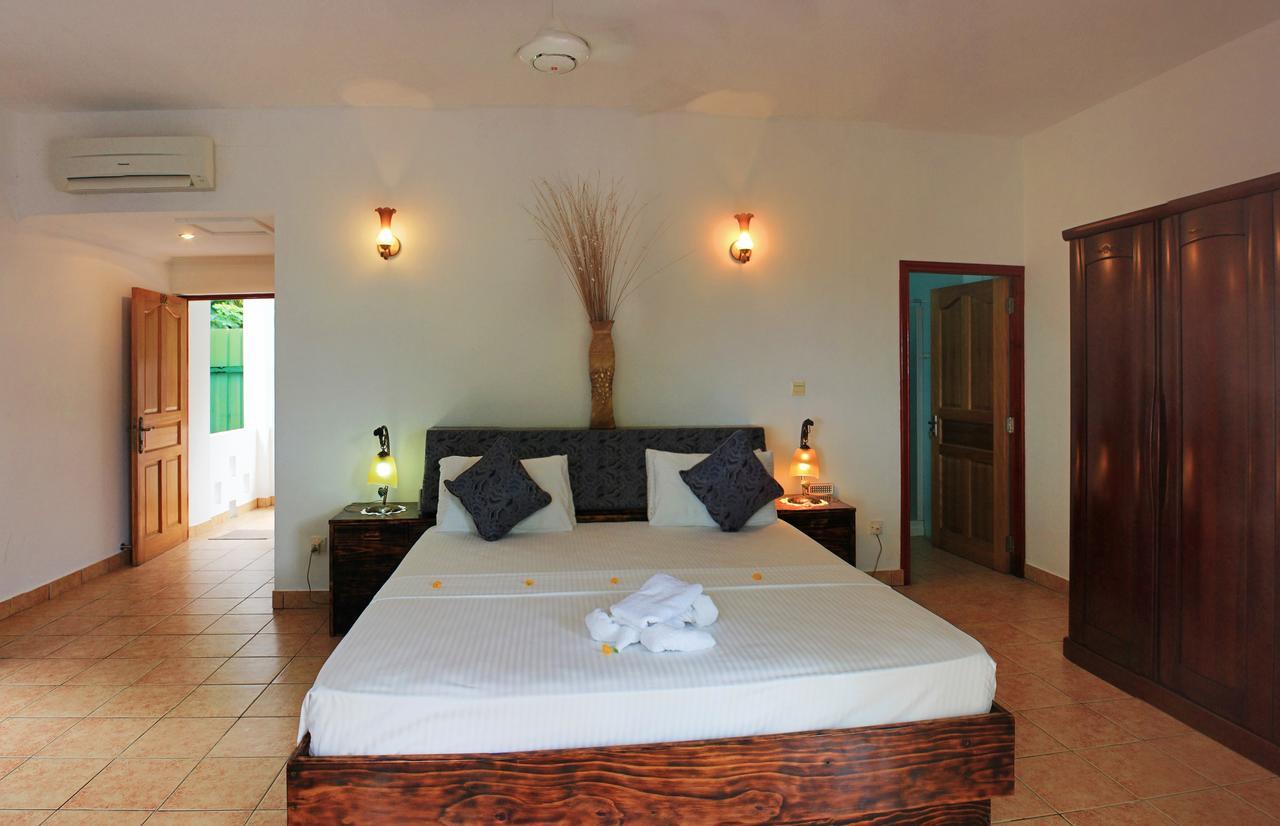 Divers Lodge Guest House Beau Vallon  Exterior photo